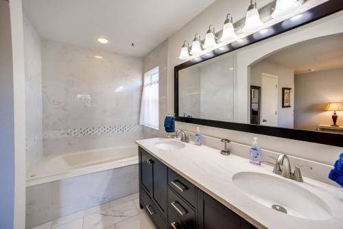 Photo of Bathroom in Kissing Camels