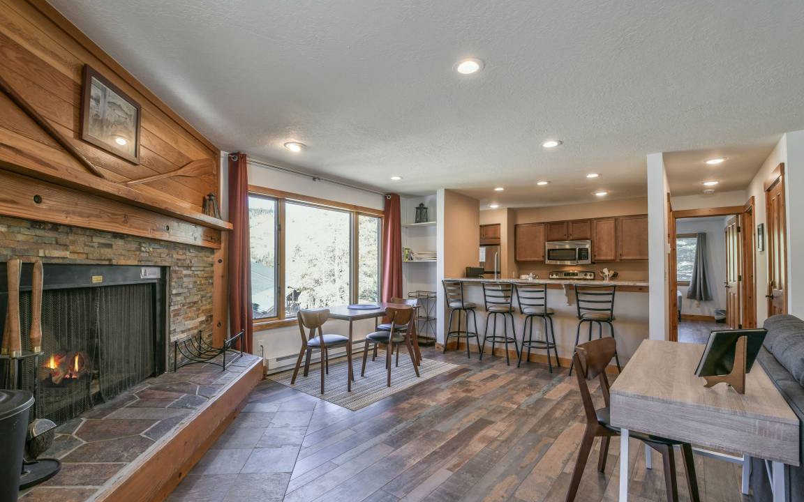 Photo of Livingroom in Lakeside Village