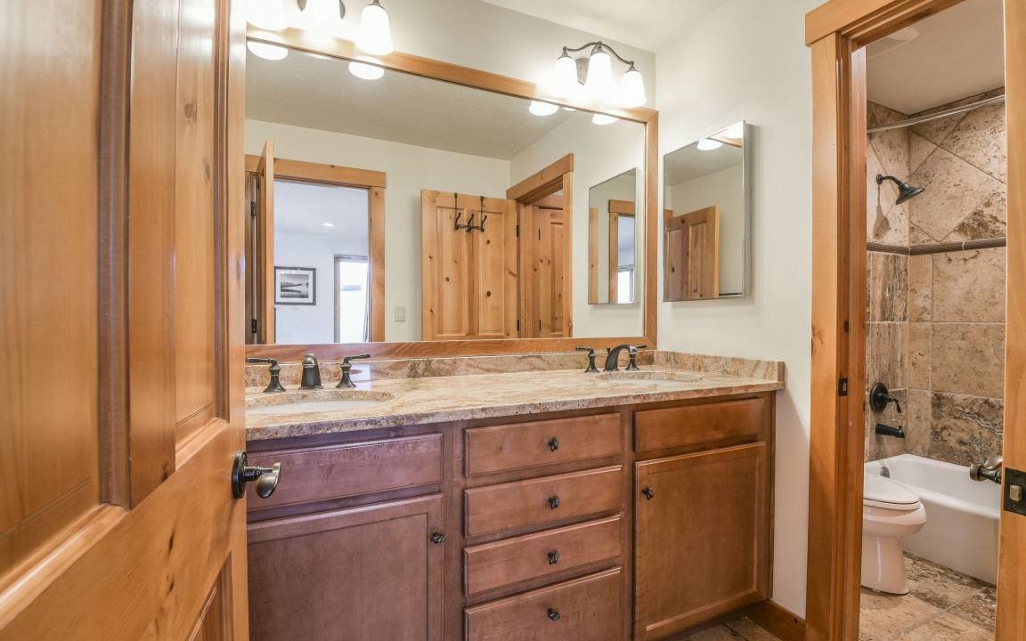 Photo of Kitchen in Lakeside Village