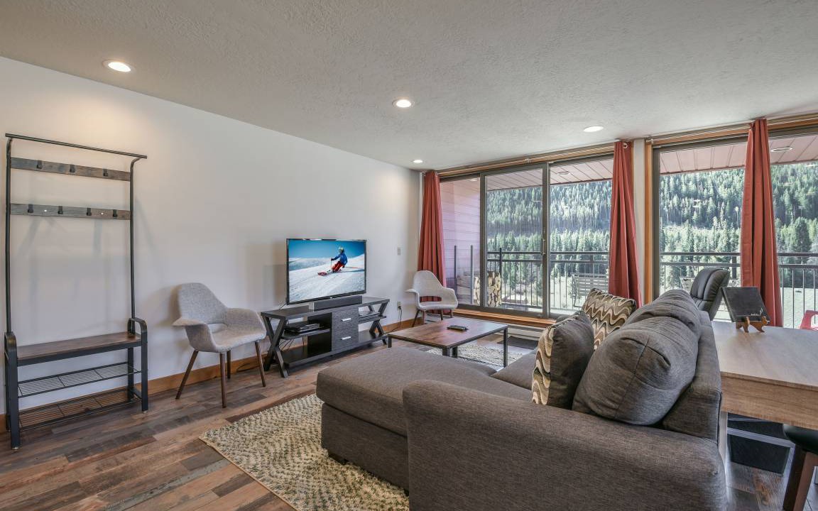 Photo of Livingroom in Lakeside Village