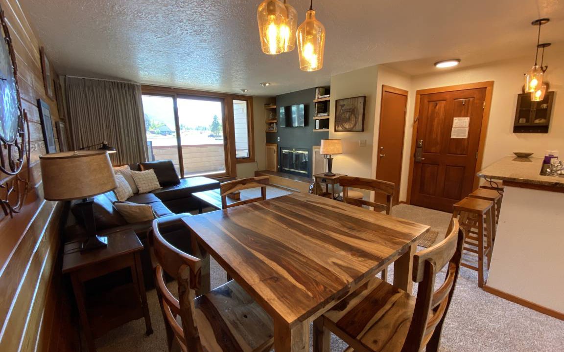 Photo of Livingroom in Lakeside Village