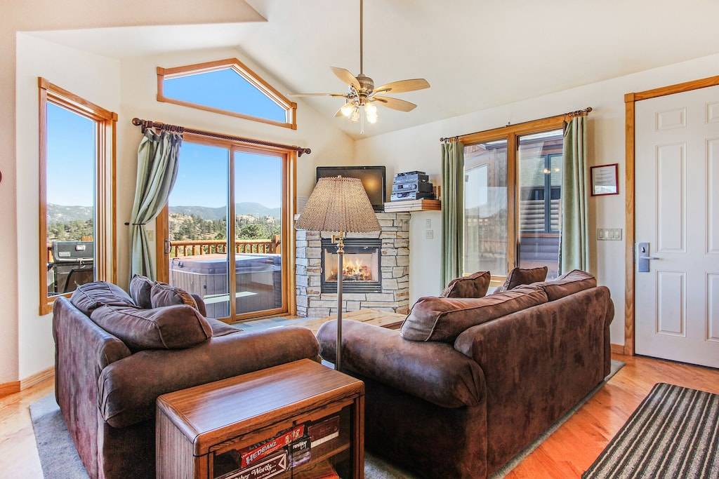 Photo of Livingroom in Estes Park