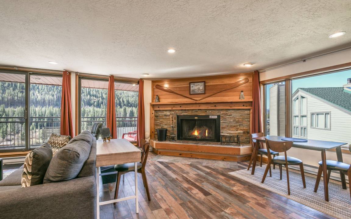 Photo of Livingroom in Lakeside Village