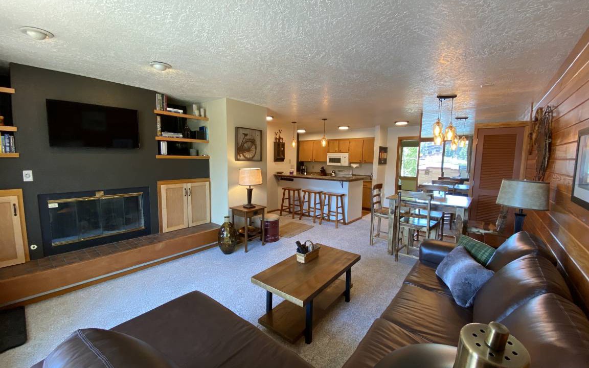 Photo of Livingroom in Lakeside Village
