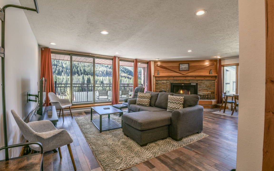 Photo of Livingroom in Lakeside Village