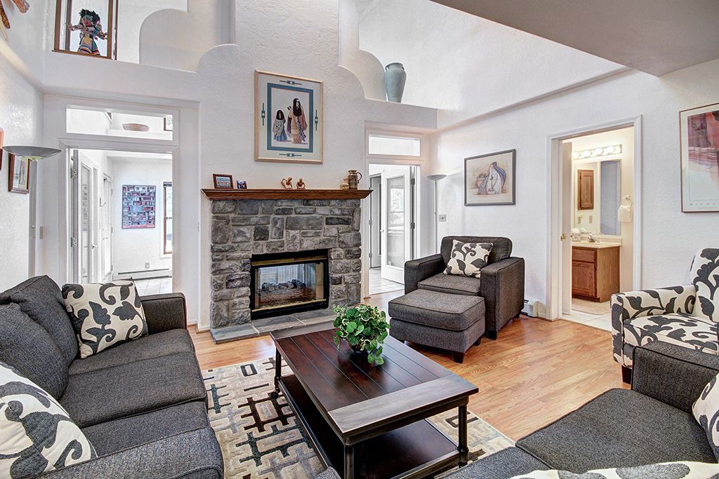 Photo of Livingroom in Warrior's Mark West