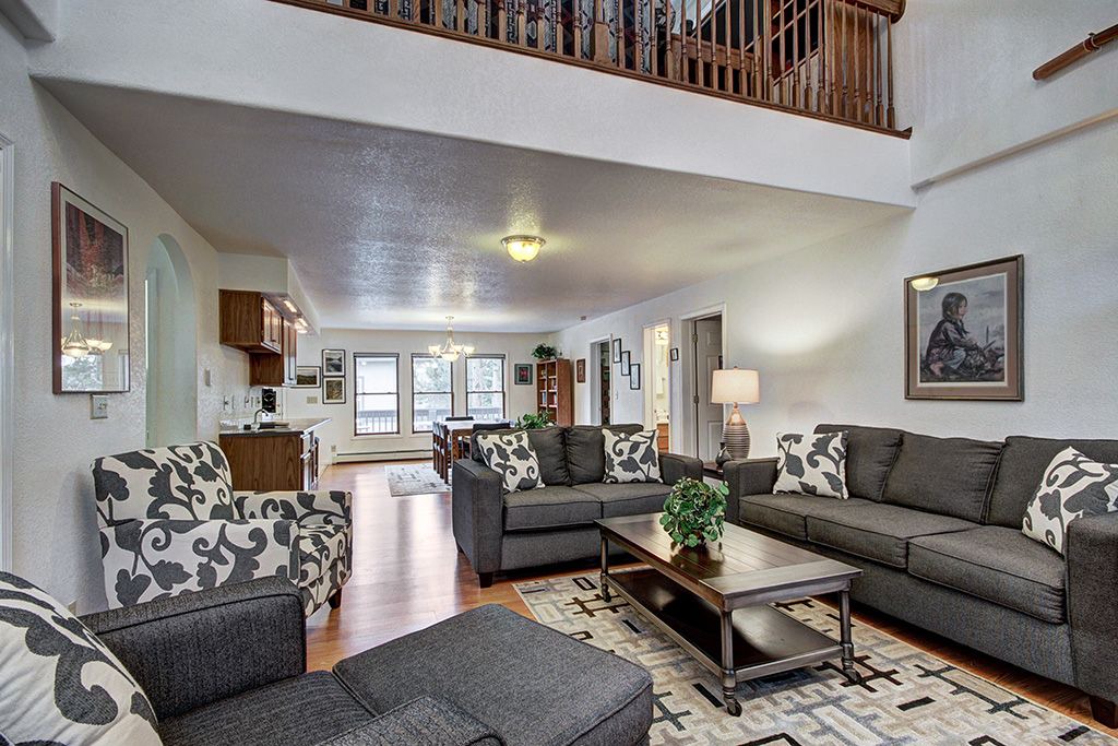 Photo of Livingroom in Warrior's Mark West