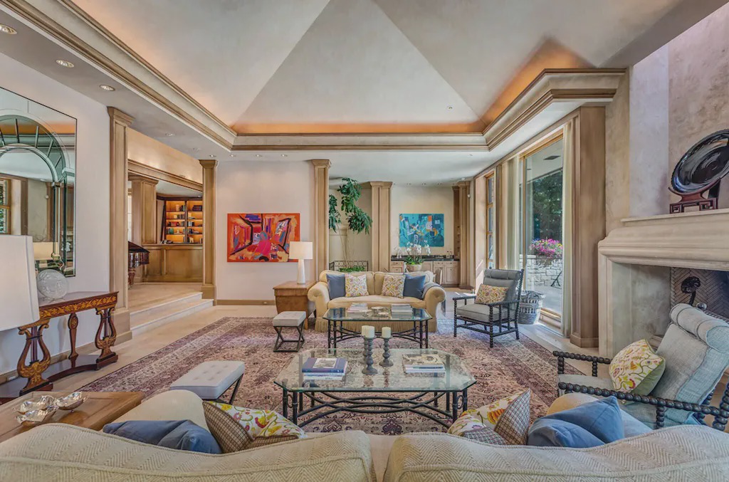 Photo of Livingroom in Red Mountain