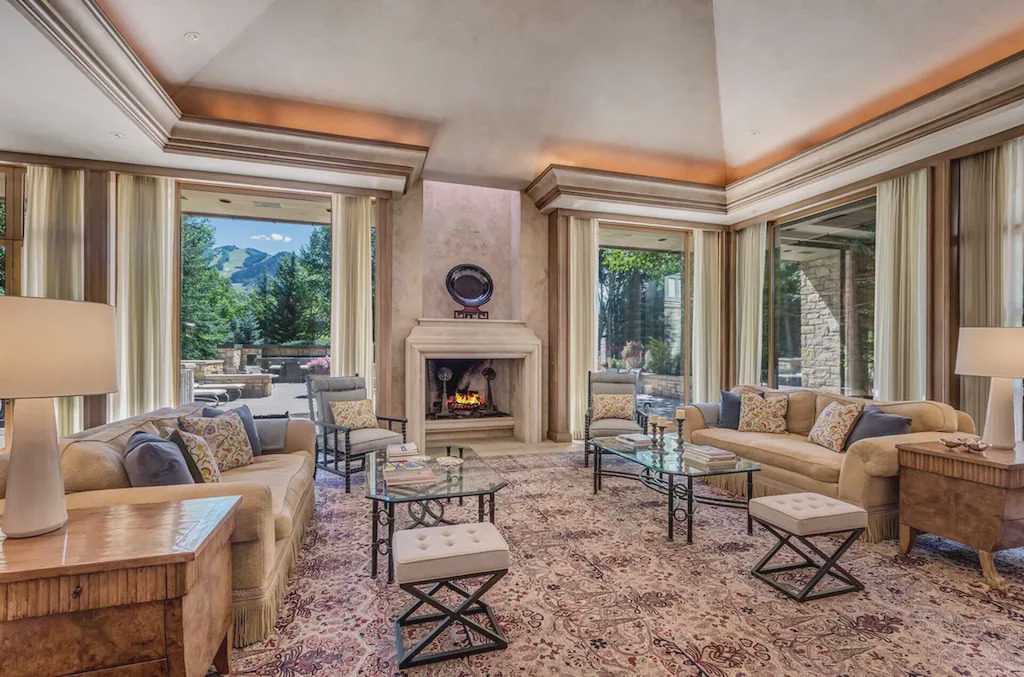 Photo of Livingroom in Red Mountain