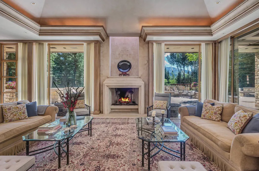 Photo of Livingroom in Red Mountain