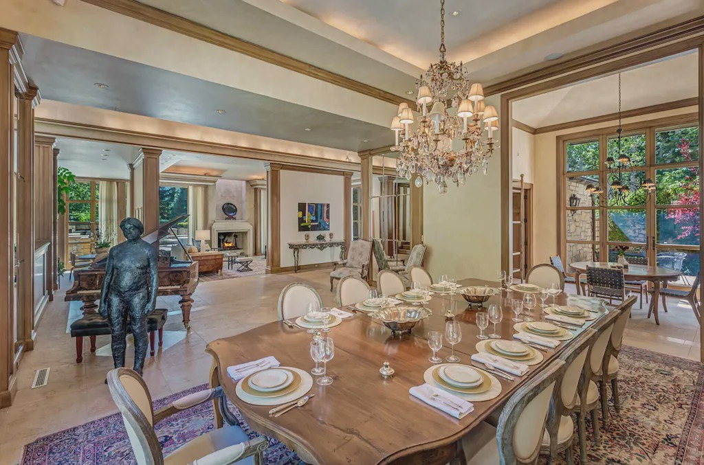 Photo of Livingroom in Red Mountain