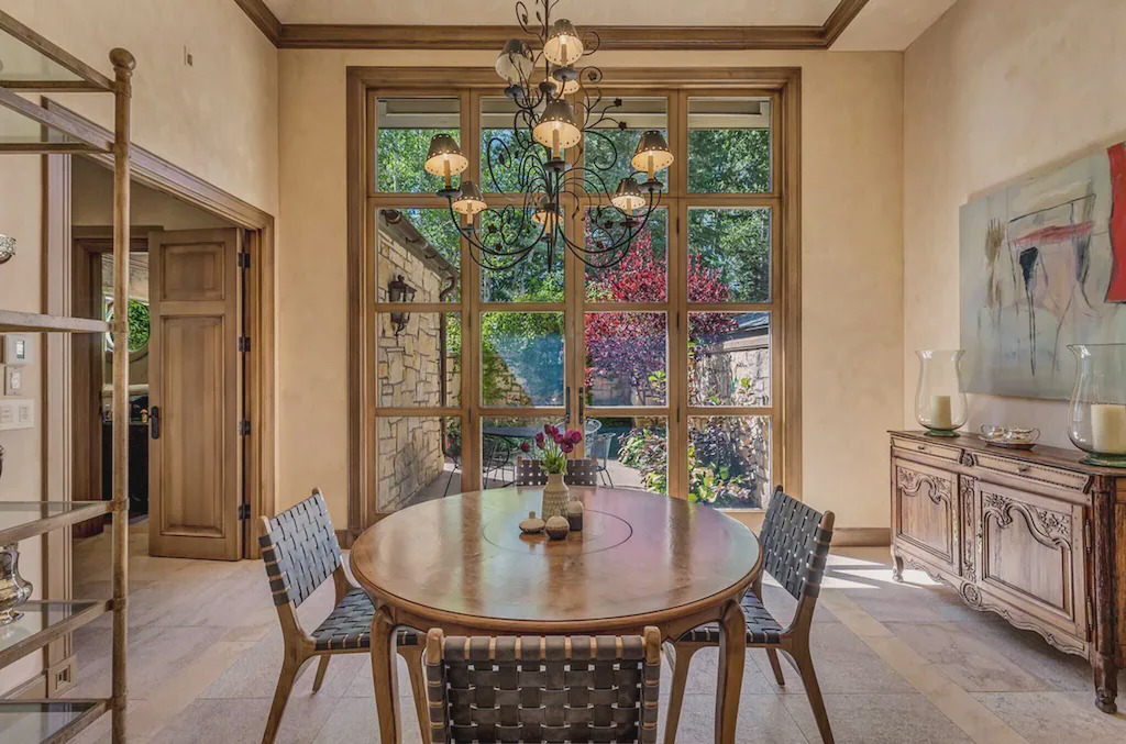 Photo of Livingroom in Red Mountain