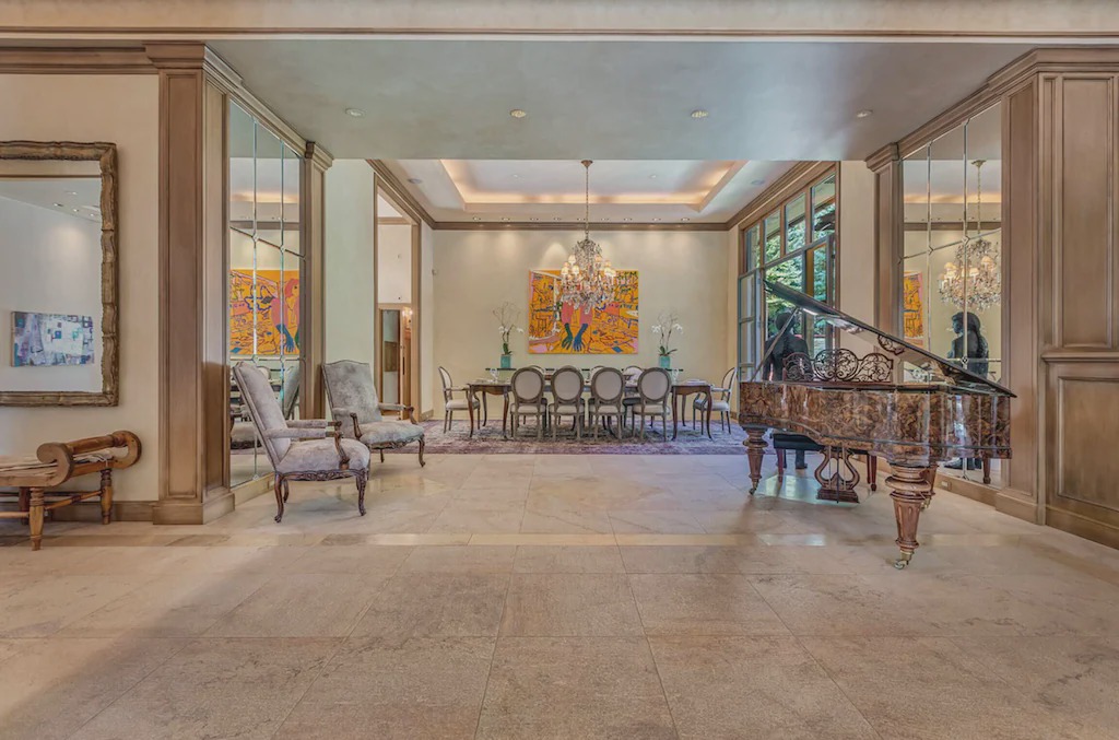 Photo of Livingroom in Red Mountain