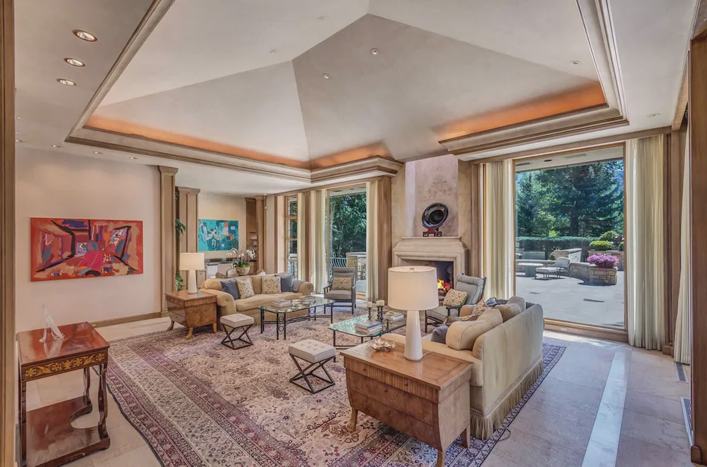 Photo of Livingroom in Red Mountain