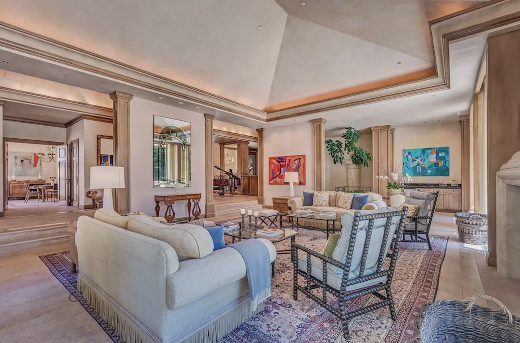 Photo of Livingroom in Red Mountain