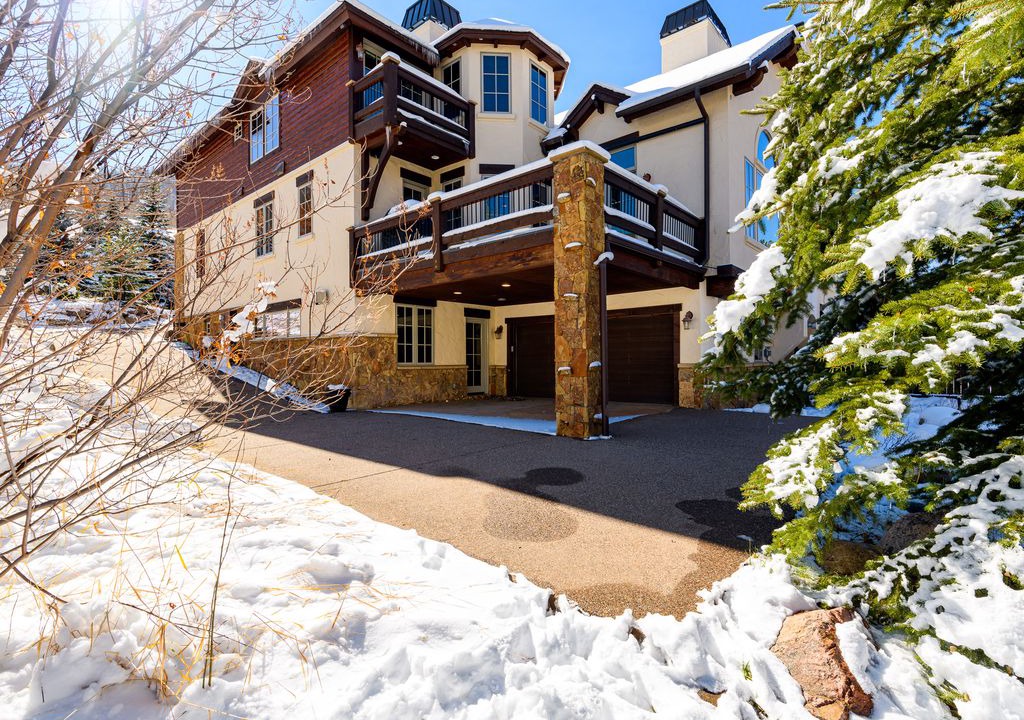 Photo of Buildings in Highland Meadows