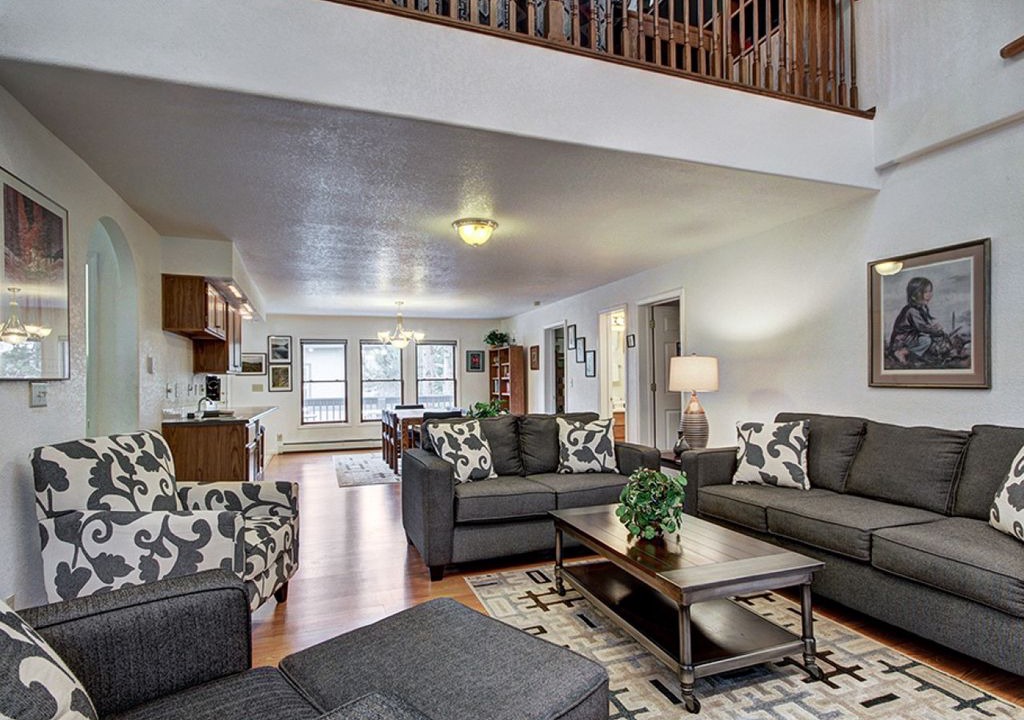 Photo of Livingroom in Warrior's Mark West