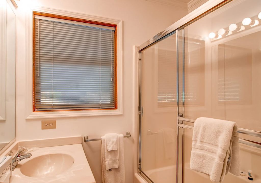 Photo of Bathroom in Warrior's Mark West