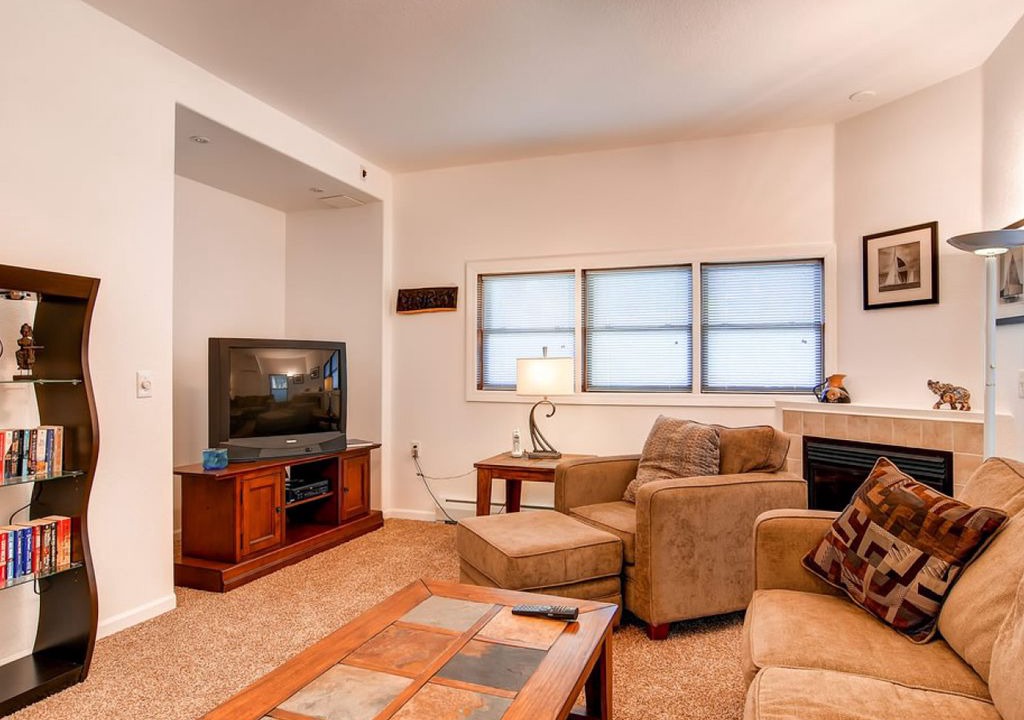 Photo of Livingroom in Warrior's Mark West