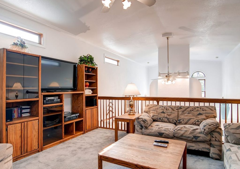Photo of Livingroom in Warrior's Mark West