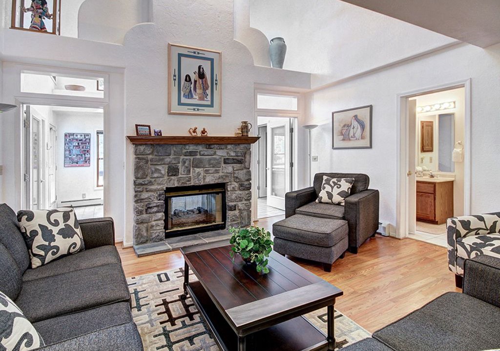 Photo of Livingroom in Warrior's Mark West