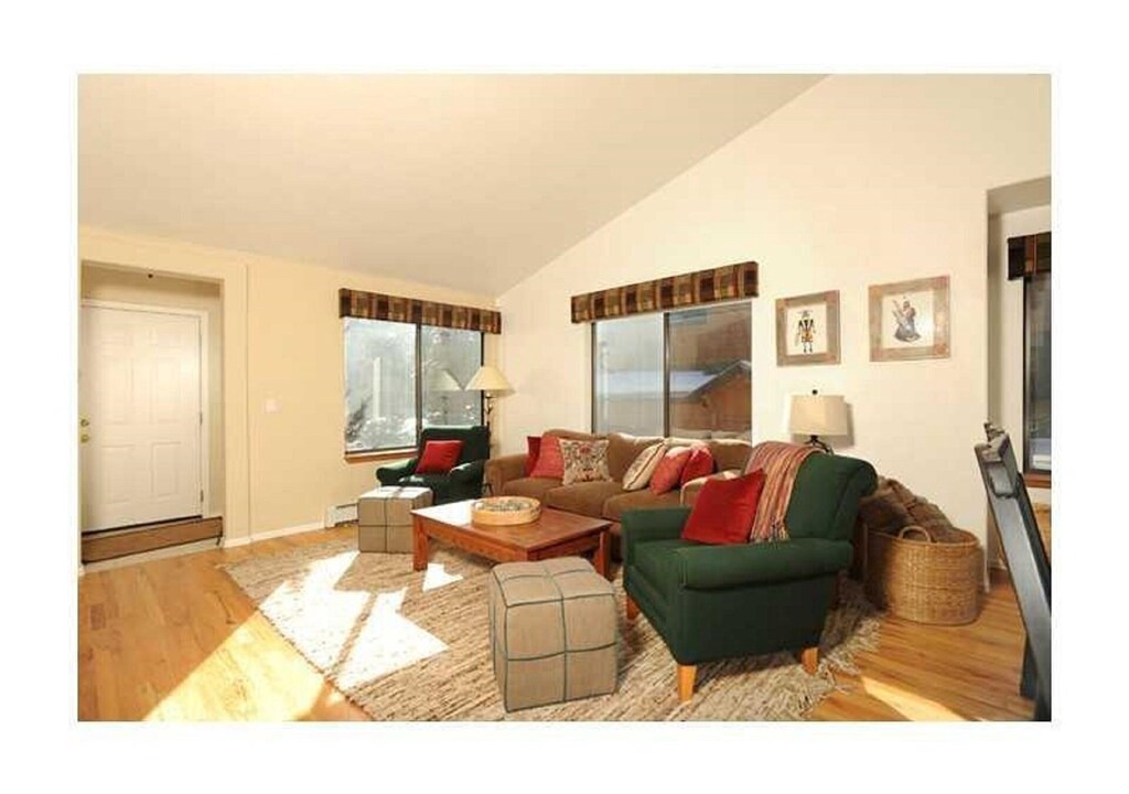 Photo of Livingroom in Park Forest Estates