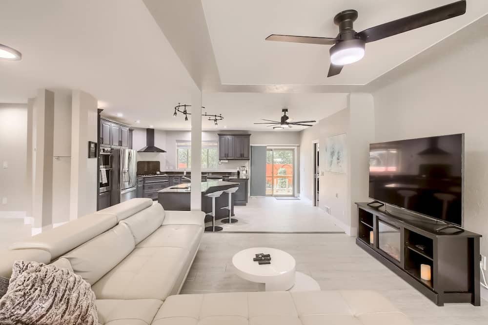 Photo of Livingroom in Bel Aire