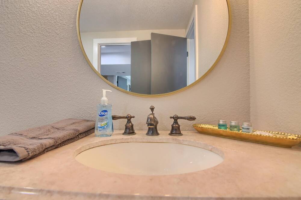 Photo of Bathroom in Bel Aire