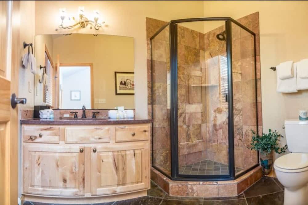 Photo of Bathroom in Stanley Hills