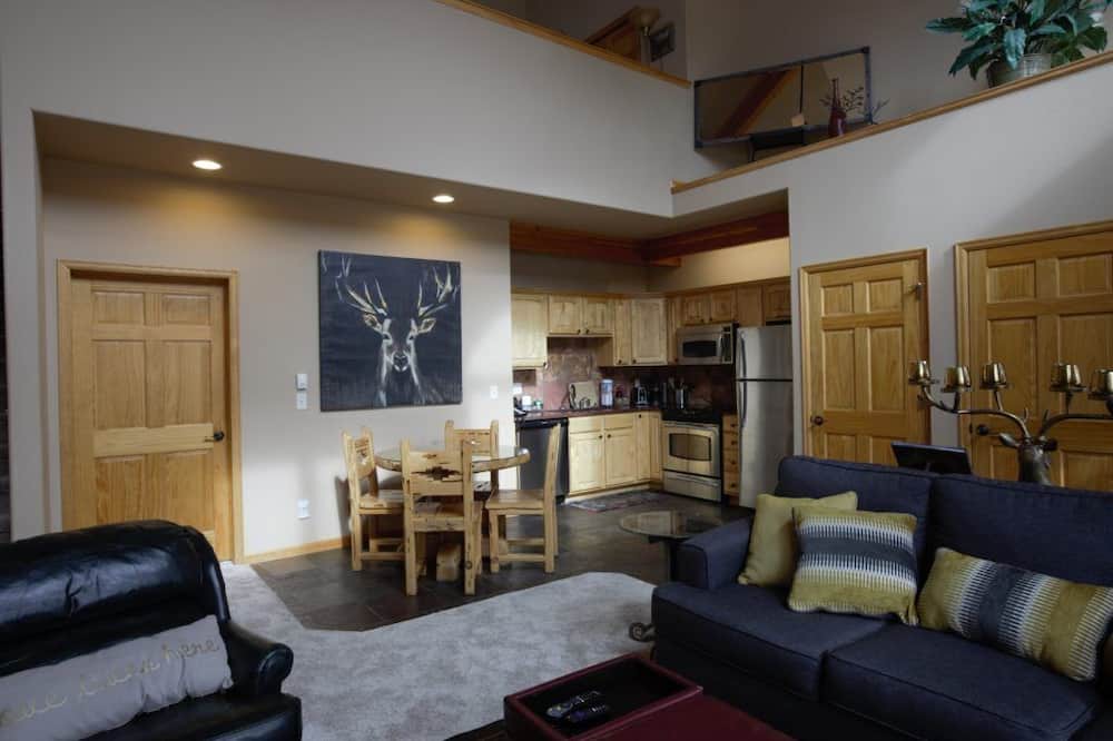 Photo of Livingroom in Stanley Hills
