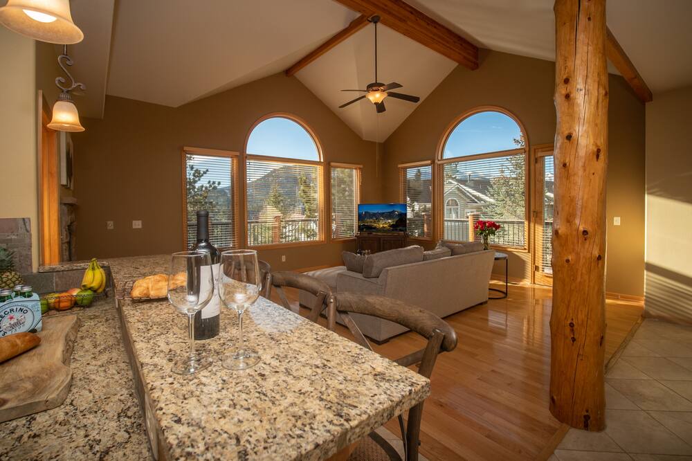 Photo of Livingroom in Stanley Hills