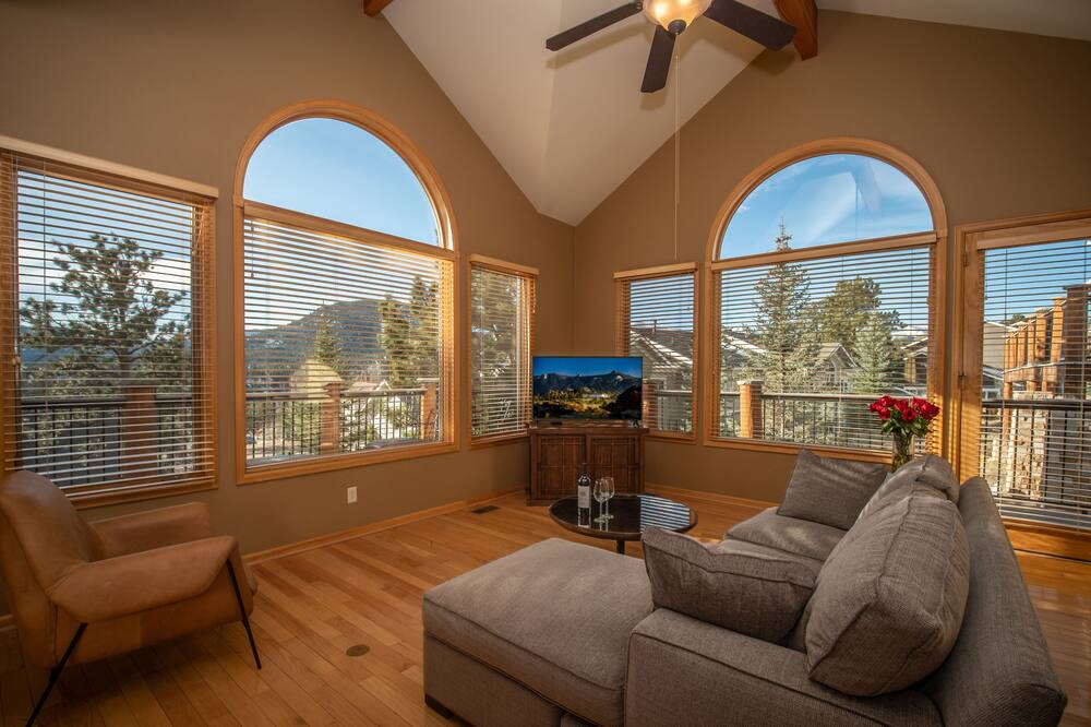 Photo of Livingroom in Stanley Hills