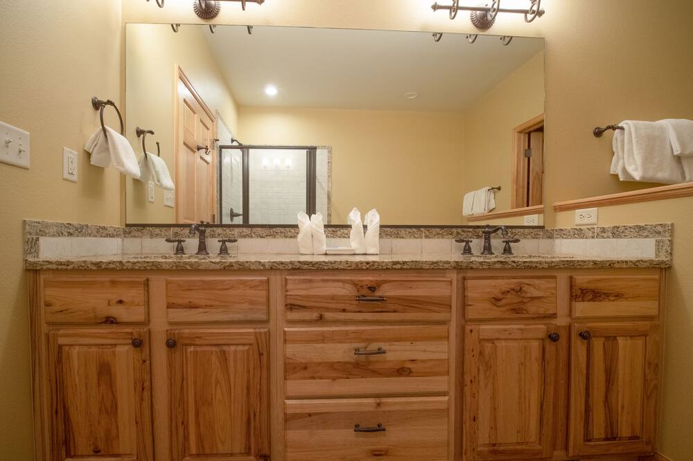 Photo of Bathroom in Stanley Hills