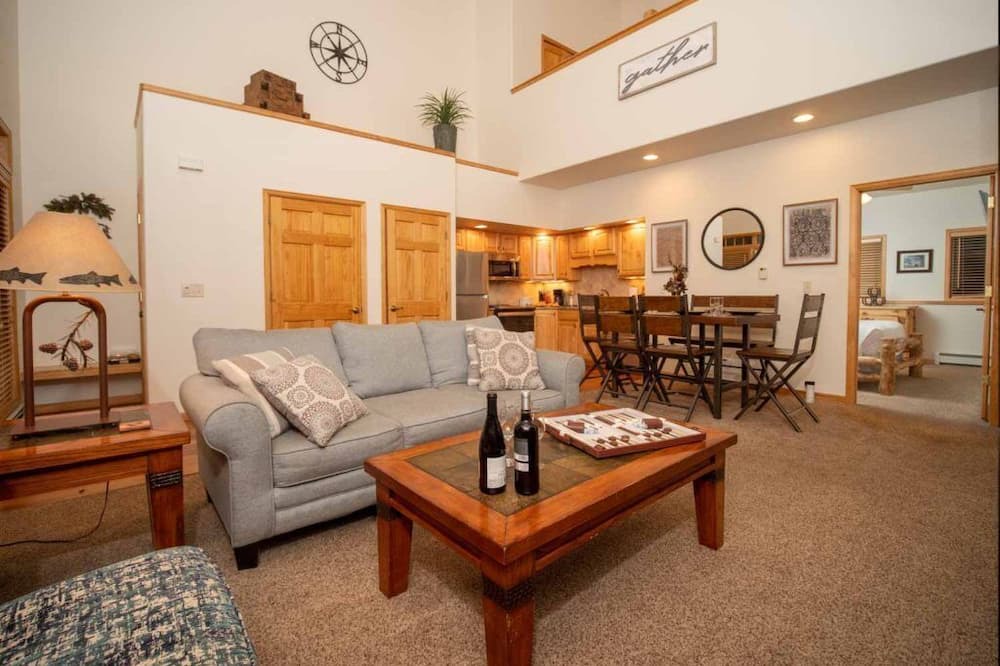 Photo of Livingroom in Stanley Hills