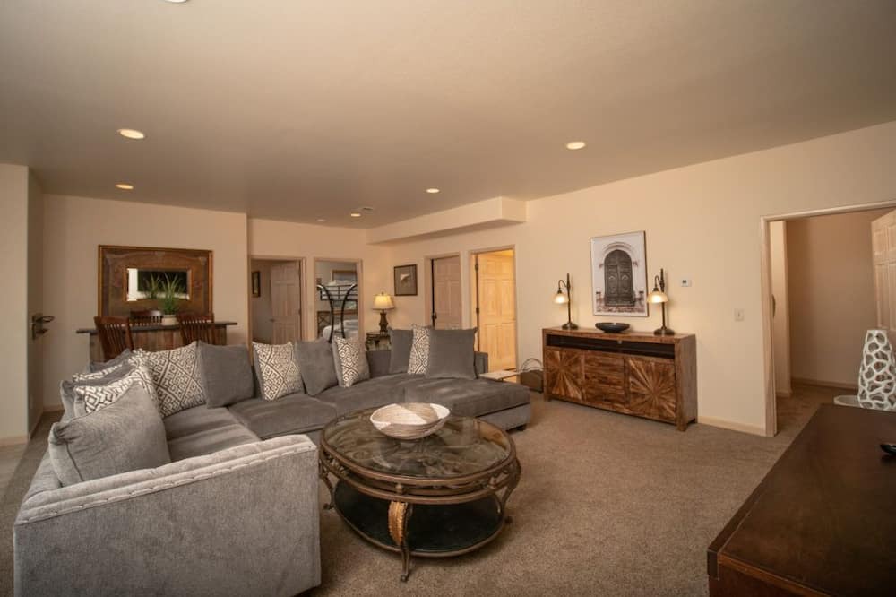 Photo of Livingroom in Stanley Hills