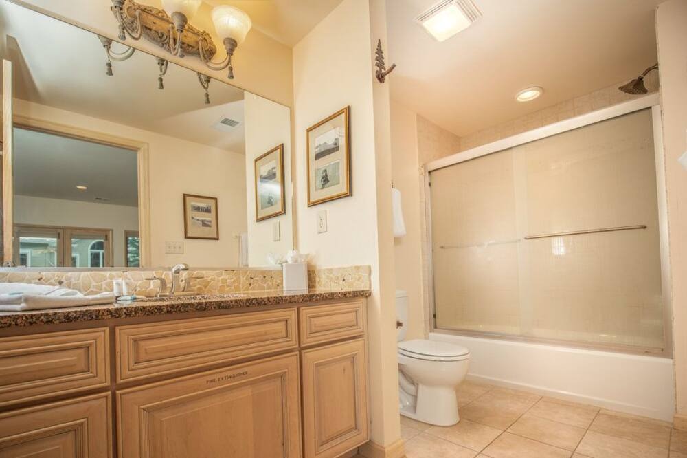Photo of Bathroom in Stanley Hills
