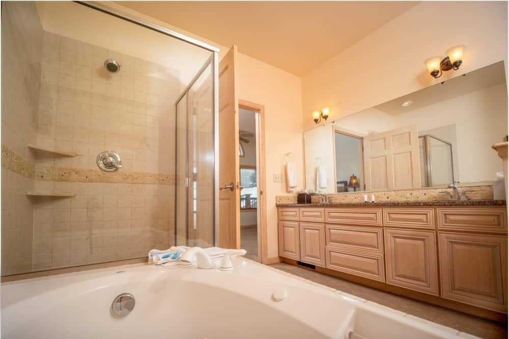 Photo of Bathroom in Stanley Hills