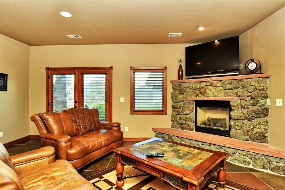 Photo of Livingroom in Stanley Hills