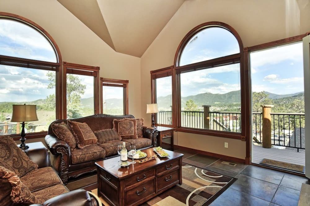 Photo of Livingroom in Stanley Hills
