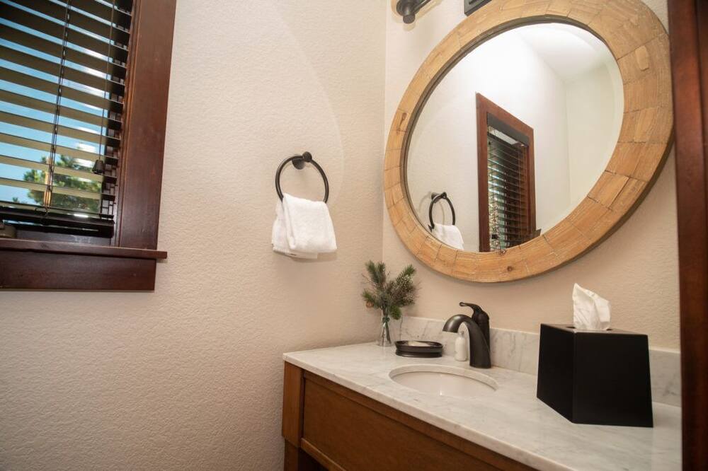 Photo of Bathroom in Stanley Hills