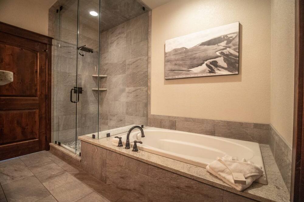 Photo of Bathroom in Stanley Hills