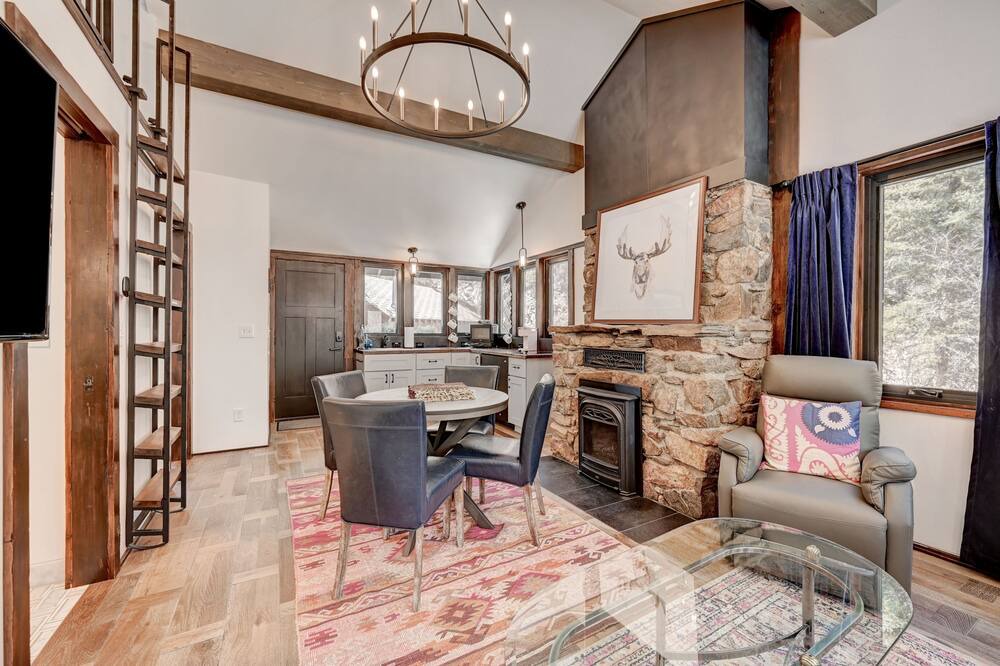 Photo of Livingroom in Idaho Springs