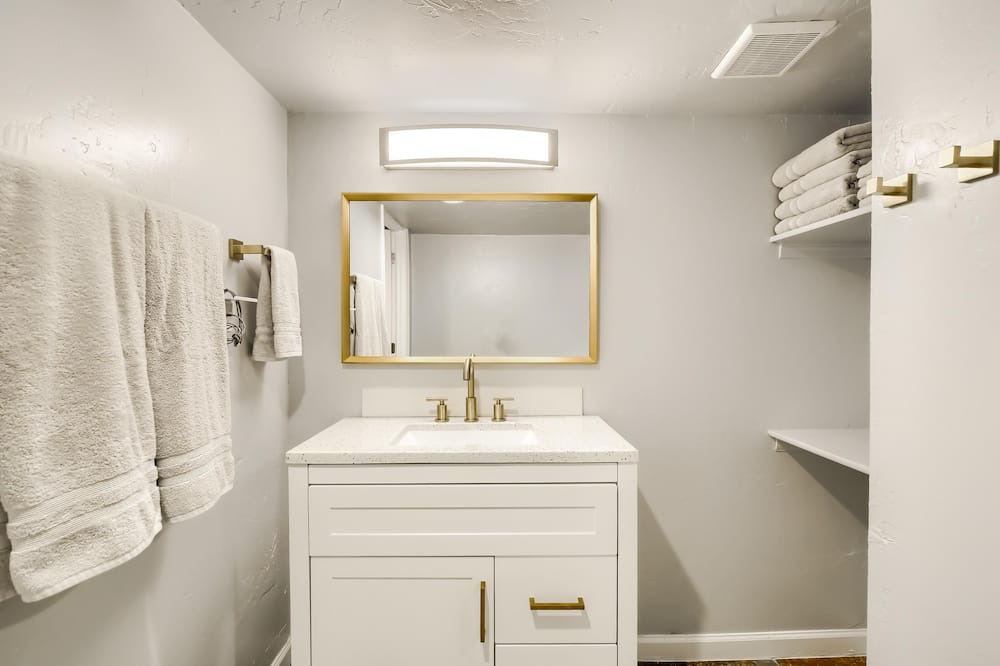 Photo of Bathroom in Green Valley Ranch
