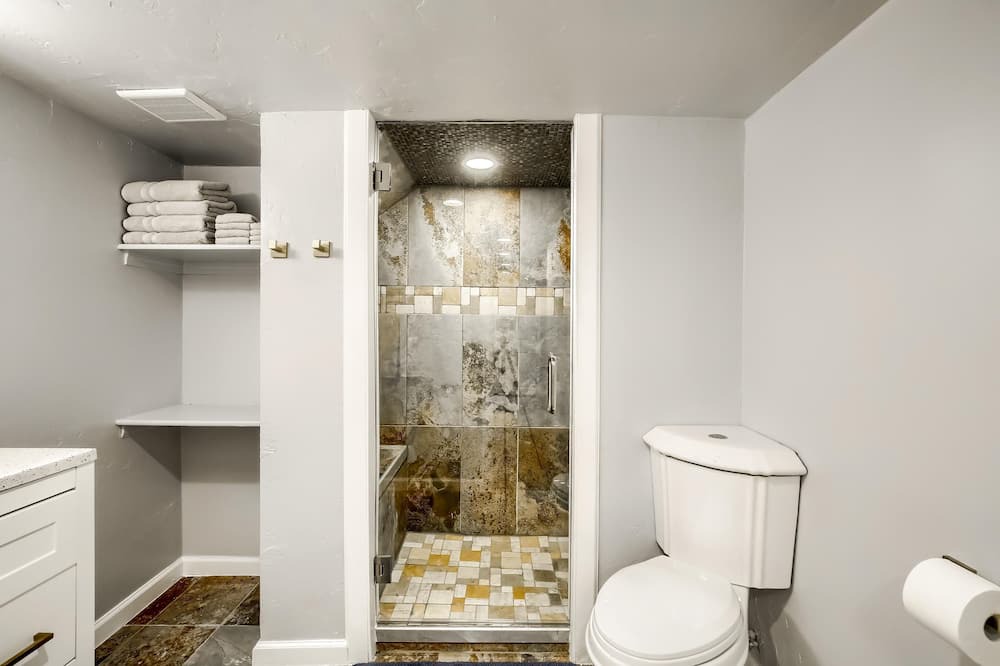 Photo of Bathroom in Green Valley Ranch