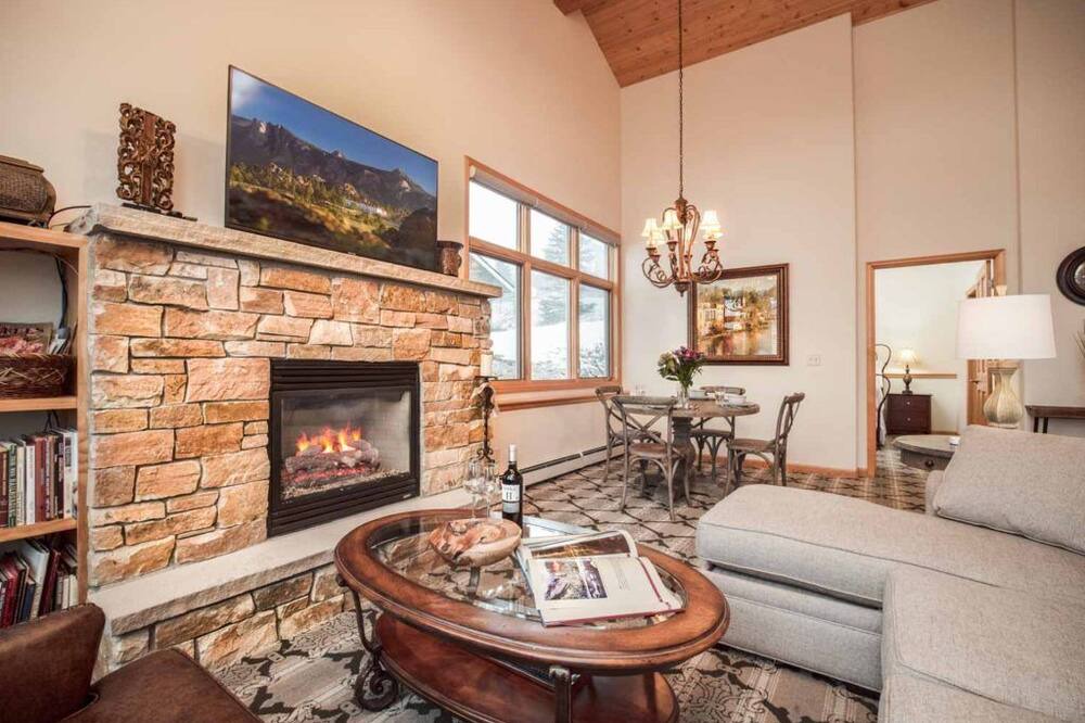 Photo of Livingroom in Stanley Hills