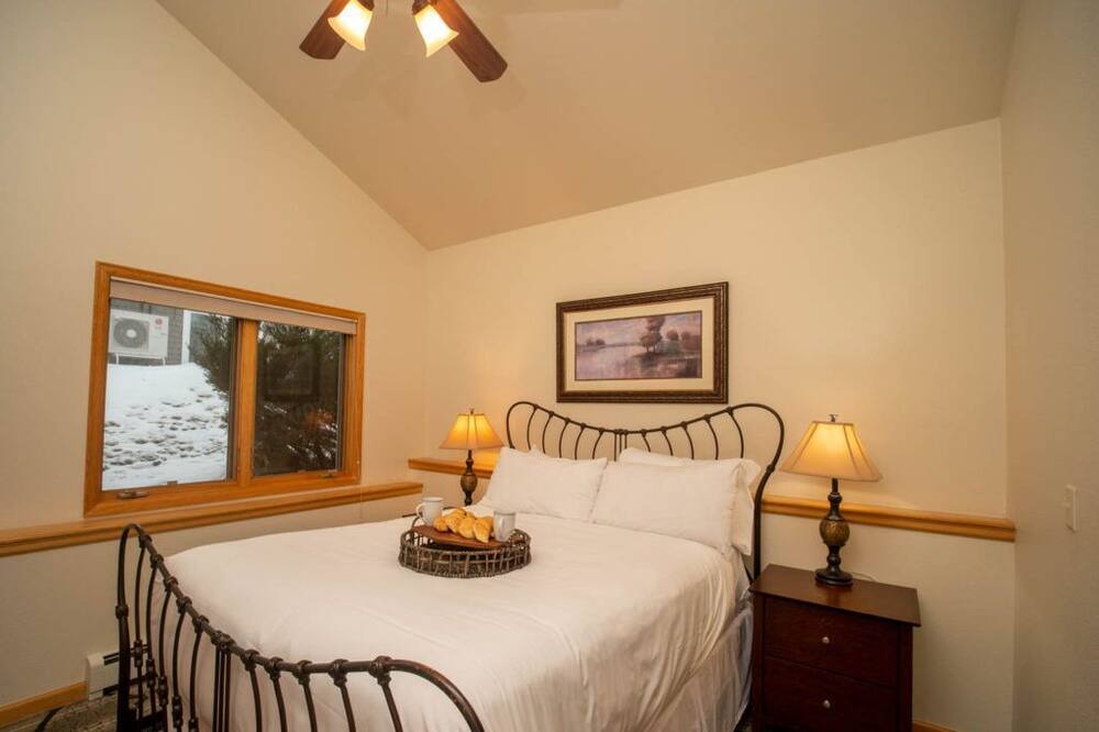 Photo of Bedroom in Stanley Hills