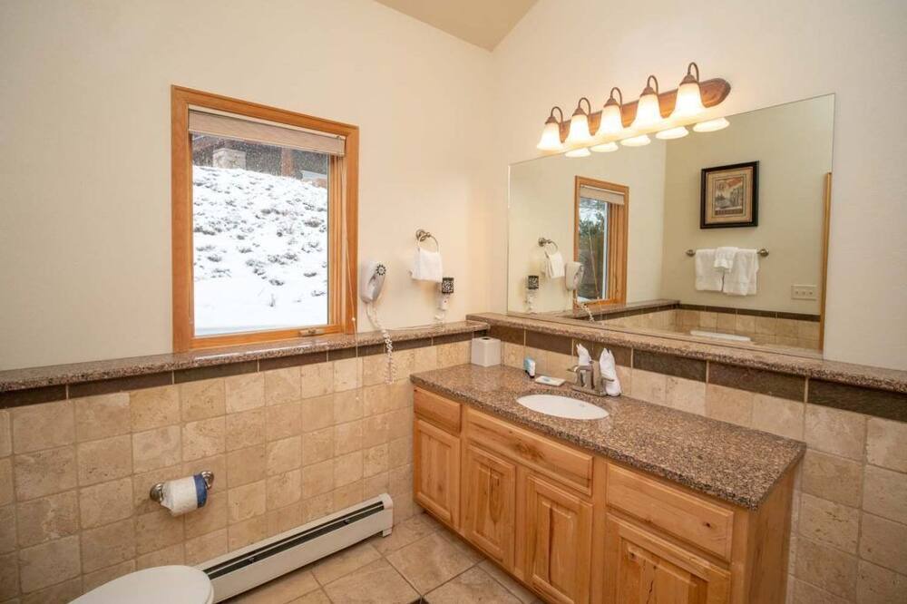 Photo of Bathroom in Stanley Hills