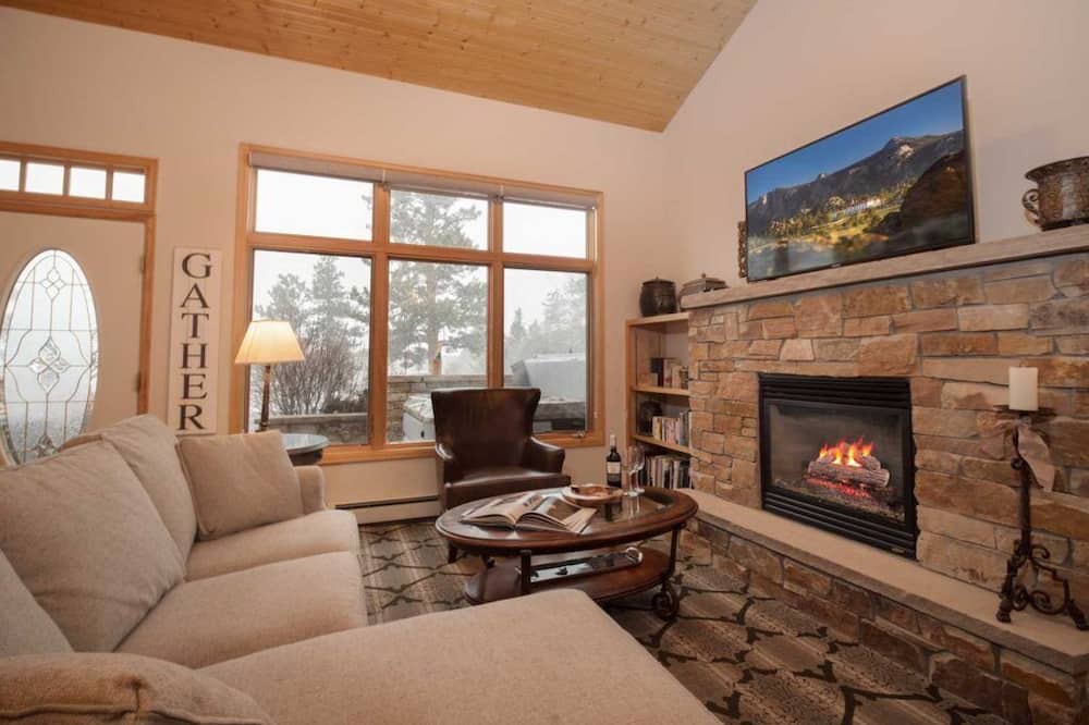 Photo of Livingroom in Stanley Hills