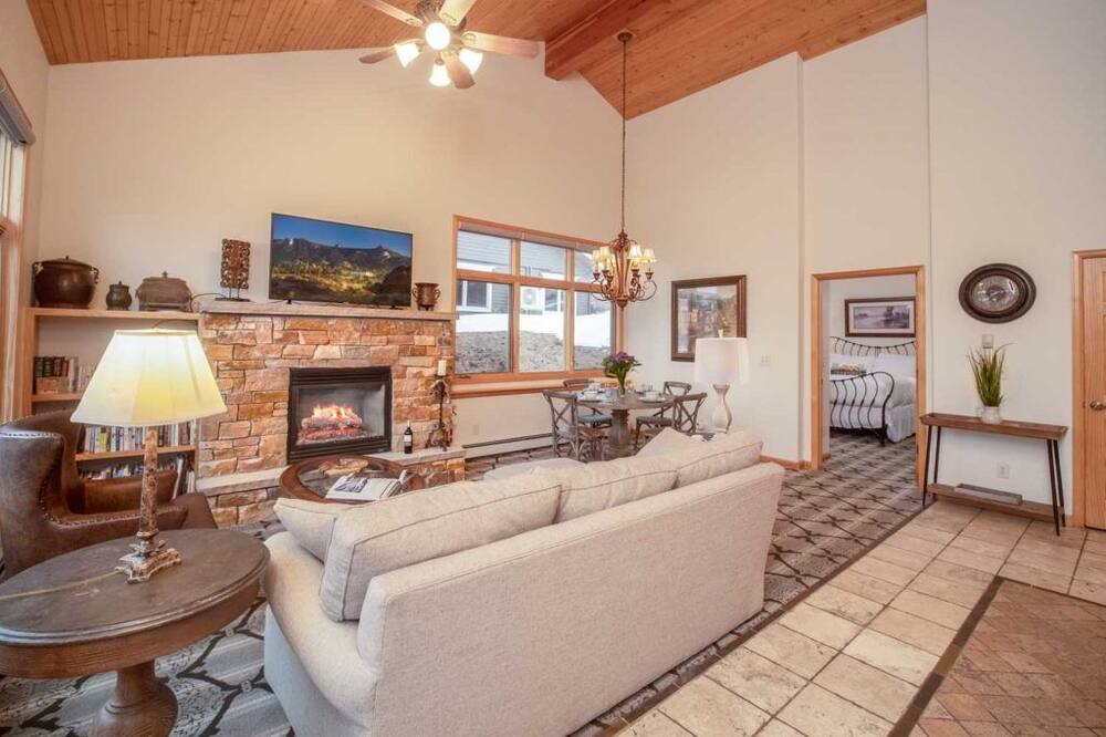 Photo of Livingroom in Stanley Hills