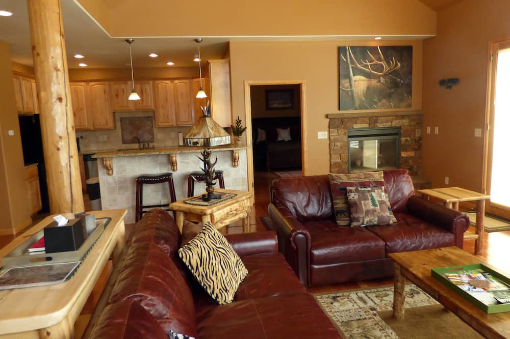Photo of Livingroom in Stanley Hills